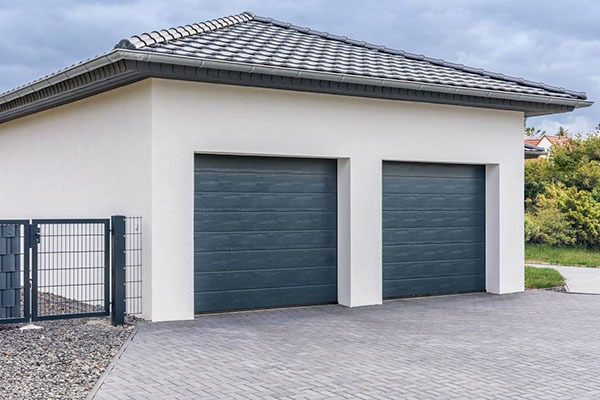 Garage avec porte automatique