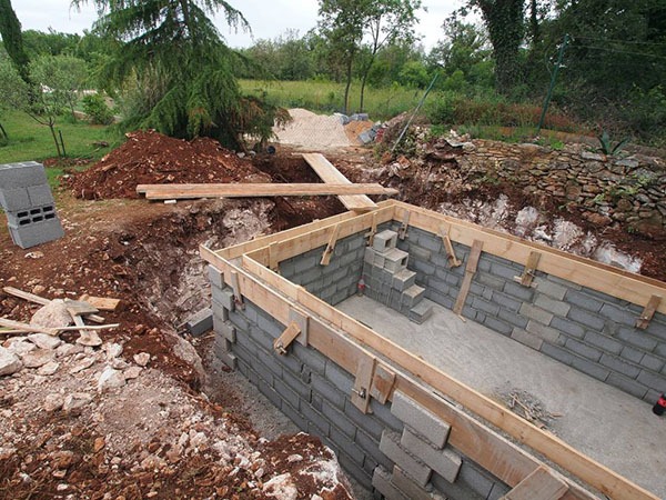 Construction en cours d'une piscine privée