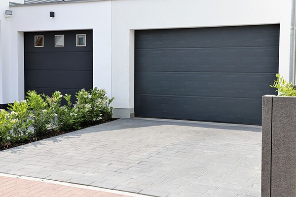 façade maison porte de garage moderne