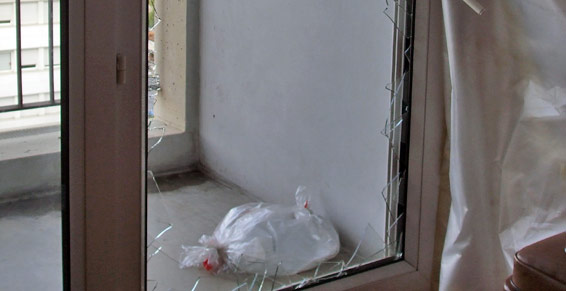Changer Une Brique De Verre Cassée Changer une vitre cassée sur une fenêtre