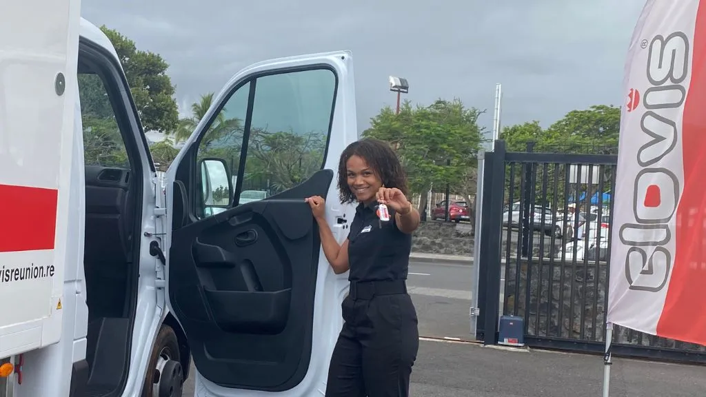 Location utilitaire Réunion : remise des clés en agence Clovis