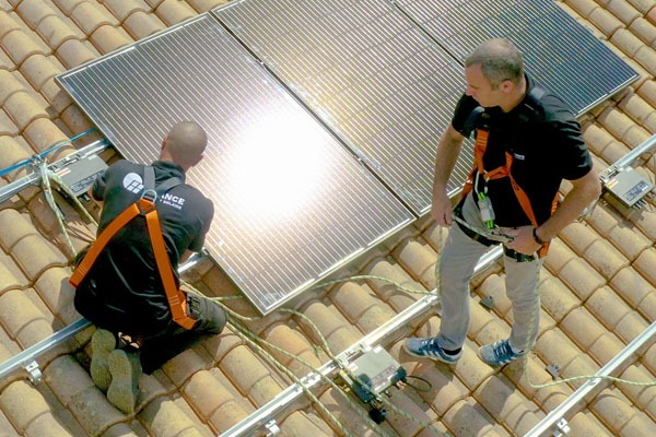 Qui peut installer des panneaux solaires ?