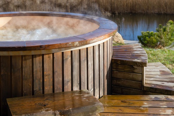 spa jacuzzi extérieur